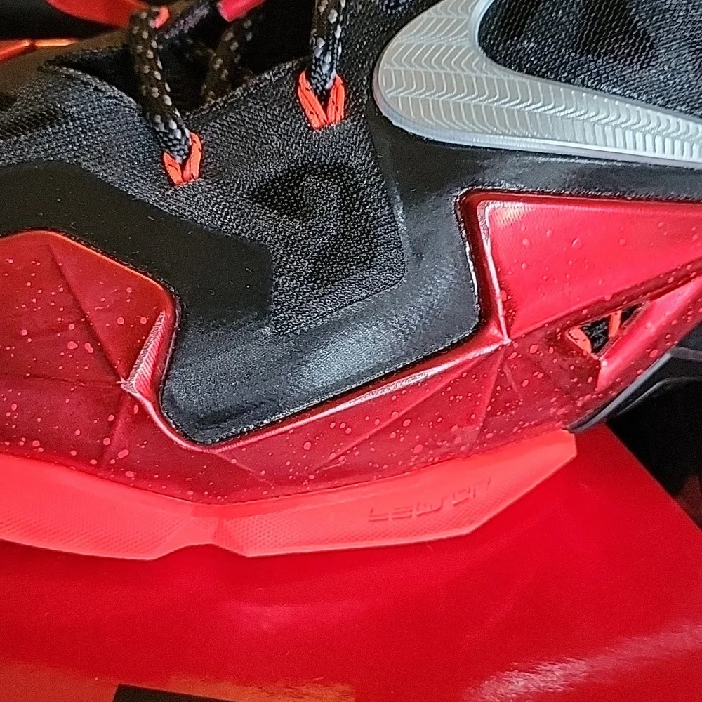 Nike LeBron XI Miami Heat 10.5 Metallic
